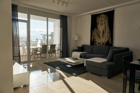 Balcony/Terrace, Living room, Decorative detail, Seating area