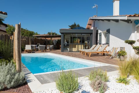 Swimming pool, Swimming pool