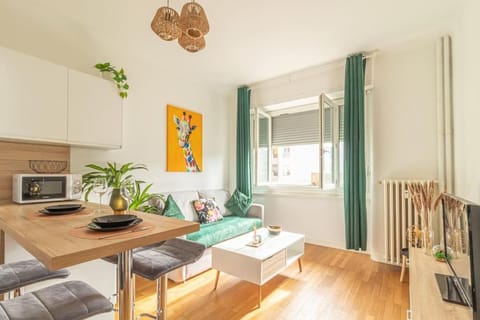ZenBNB / Safari / 3 Personnes / 5 secondes du Tram Apartment in Annemasse