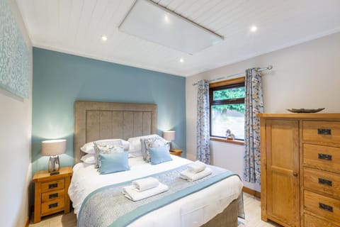 Bed, Bedroom, towels, wardrobe