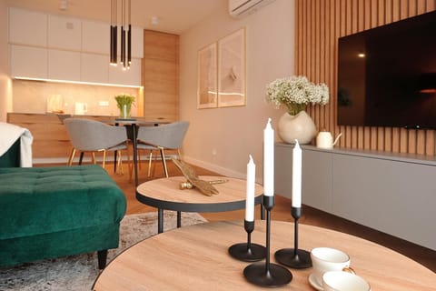 TV and multimedia, Kitchen or kitchenette, Living room, Photo of the whole room, Seating area, Dining area, air conditioner