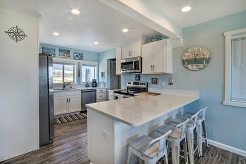 Gold Beach Home with Hot Tub, quarter Mi to Beach! House in Oregon