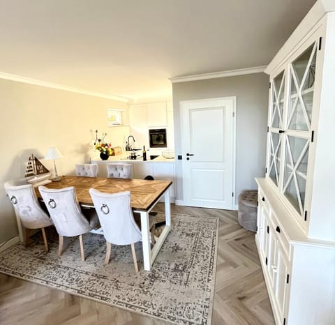 Kitchen or kitchenette, Living room, Seating area