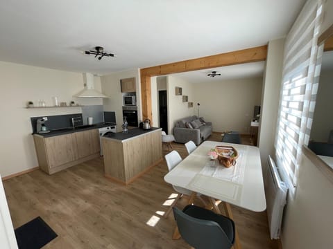 Kitchen or kitchenette, Seating area, Dining area