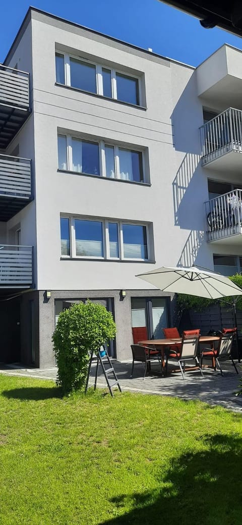 Property building, Balcony/Terrace, Garden view, Time of day