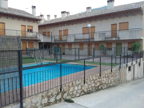 Swimming pool, Swimming pool