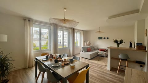 Living room, Dining area