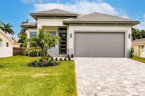 Luxury Naples 4br W Pool Near Vanderbilt Beach House in Naples Park