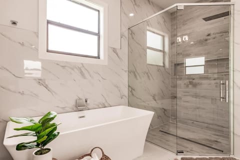 Luxury Naples 4br W Pool Near Vanderbilt Beach House in Naples Park