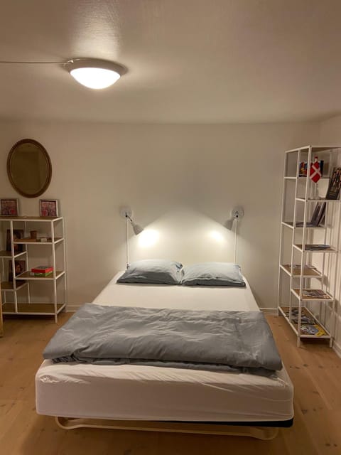 Værelse med eget køkken og bad Apartment in Region of Southern Denmark