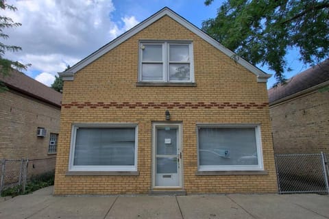 Style & Serene in Jefferson Park close to Dwtwn & ORD Unit 2 Apartment in Jefferson Park