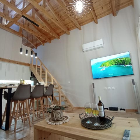 Living room, Seating area, Dining area, air conditioner