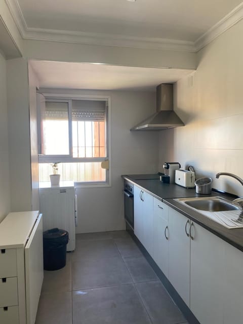 Coffee/tea facilities, Kitchen or kitchenette, minibar, pet friendly, stove