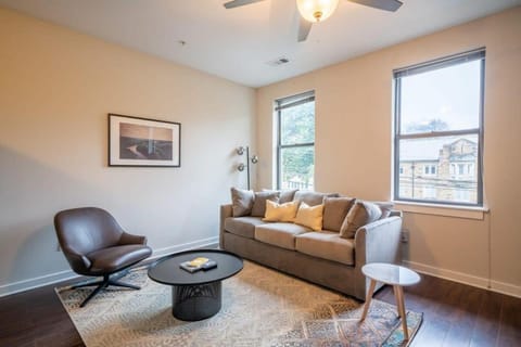 CozySuites MusicRow Astonishing SDO with free parking 08 Apartment in Music Row