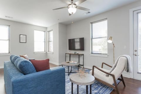 CozySuites Music Row Spacious 2BR with free parking 10 Apartment in Music Row