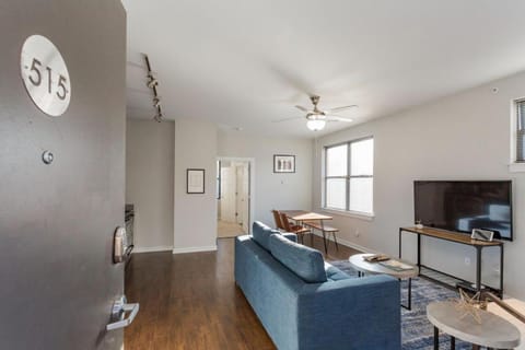 CozySuites Music Row Spacious 1BR with free parking 60 Apartment in Music Row