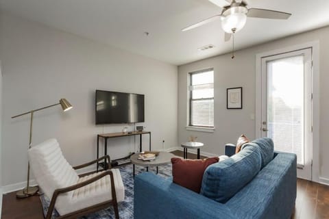 CozySuites MusicRow Astonishing Studio with free parking 38 Apartment in Music Row