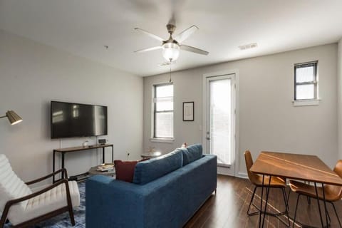 CozySuites MusicRow Astonishing Studio with free parking 38 Apartment in Music Row