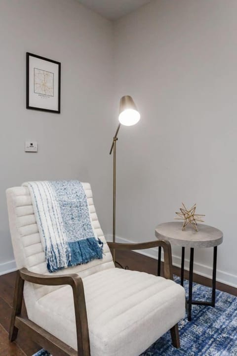 CozySuites Music Row Spacious 1BR with free parking 41 Apartment in Music Row