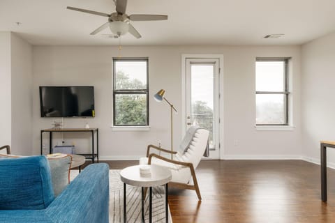 CozySuites Music Row Spacious 2BR with free parking 40 Apartment in Music Row