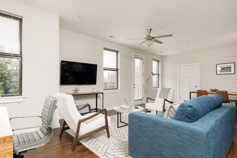 CozySuites Music Row Spacious 2BR with free parking 40 Apartment in Music Row