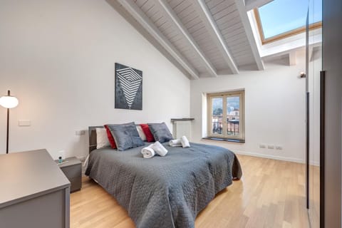 [Duomo-Porta Torre] Penthouse with Private Terrace Apartment in Como