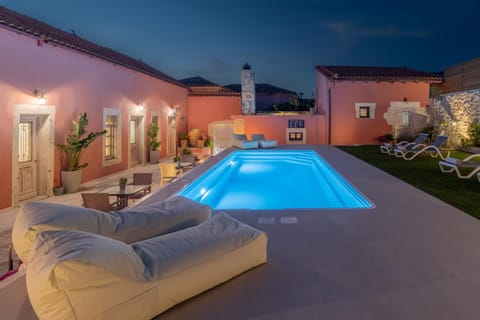 Swimming pool, sunbed