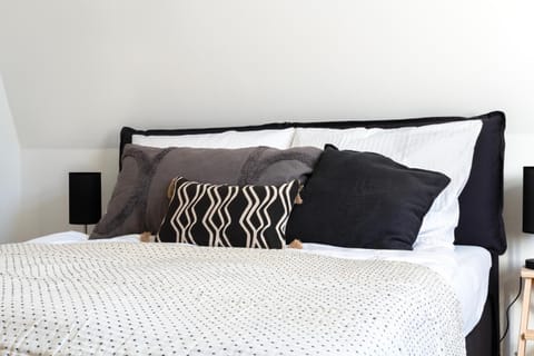 Bed, Photo of the whole room, Bedroom, Certificate/Award
