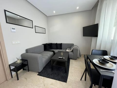 TV and multimedia, Living room, Seating area, Dining area