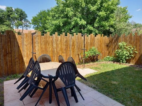 Patio, Garden, Dining area, Garden view