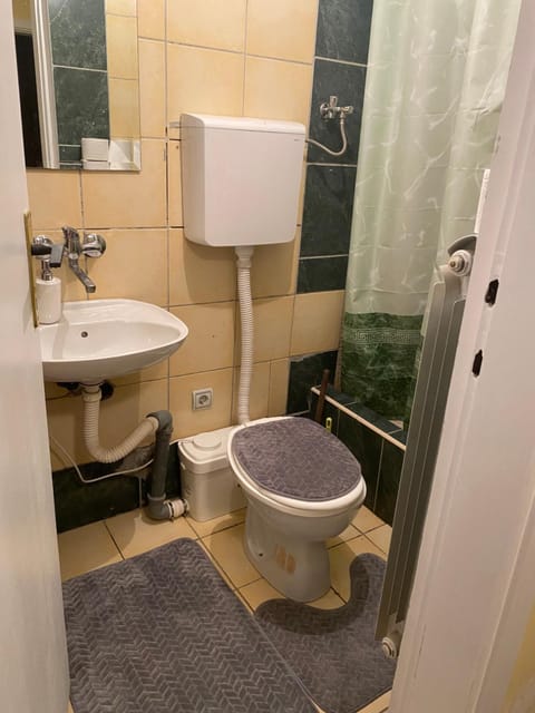 Private Apartment & Parking Apartment in Novi Sad