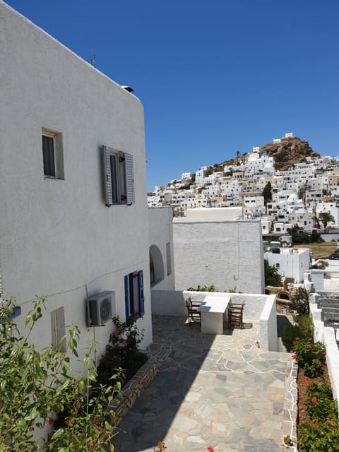 Neighbourhood, Balcony/Terrace