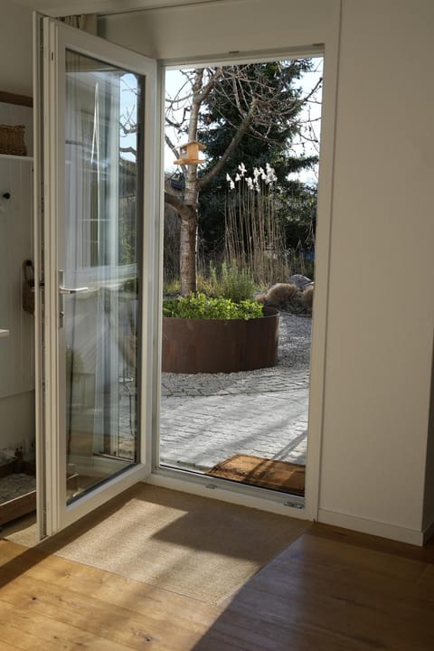 Facade/entrance, Winter, Garden, Decorative detail, Garden view