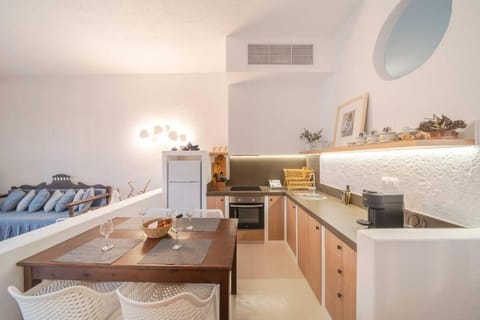 Kitchen or kitchenette, Dining area, pet friendly, stove