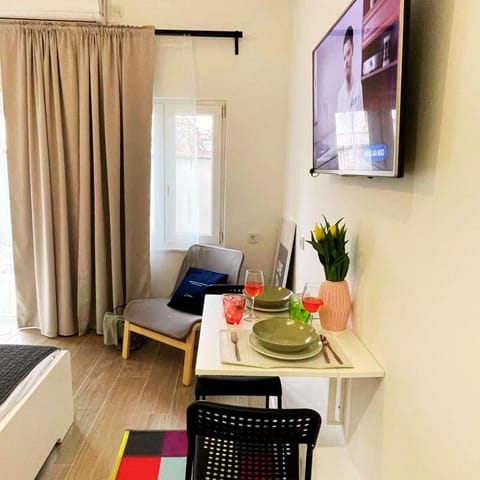 Bed, Living room, Dining area, Bedroom