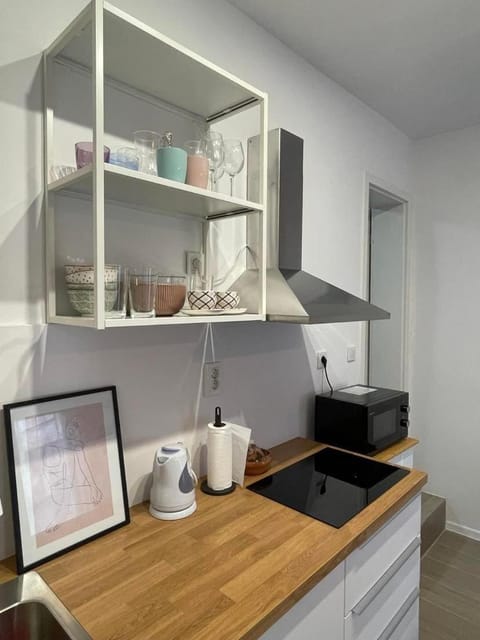 Coffee/tea facilities, minibar, stove, toaster