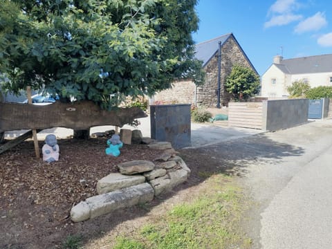 Facade/entrance, View (from property/room)