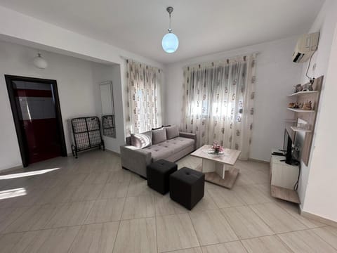 Bed, Living room, Photo of the whole room, Seating area, Bedroom