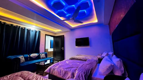Communal lounge/ TV room, TV and multimedia, Seating area, Evening entertainment