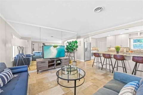 Home wpool by PMI unit 332 House in Wilton Manors