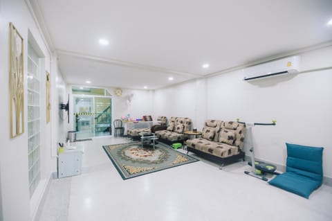 Communal lounge/ TV room, TV and multimedia, Living room