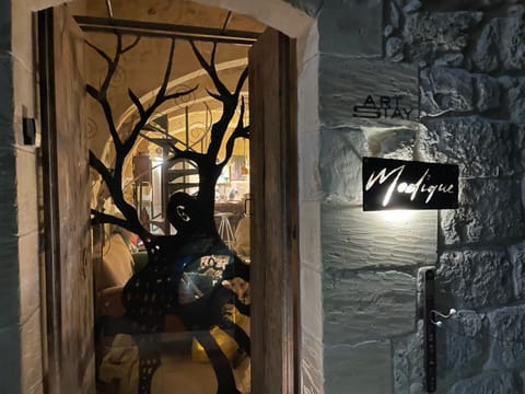 Property building, Facade/entrance, Night