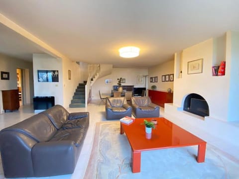 La Roselière Sud, vue lac & jardin House in Sévrier