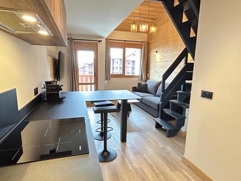 TV and multimedia, Living room, Seating area, Dining area