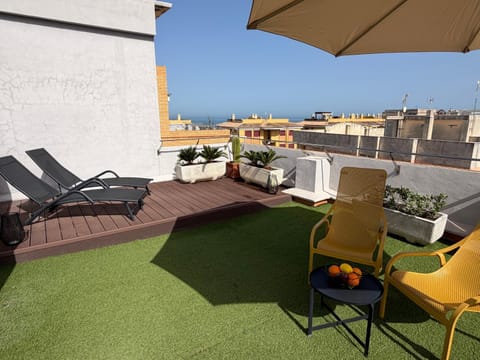 View (from property/room), Balcony/Terrace, Seating area, sunbed
