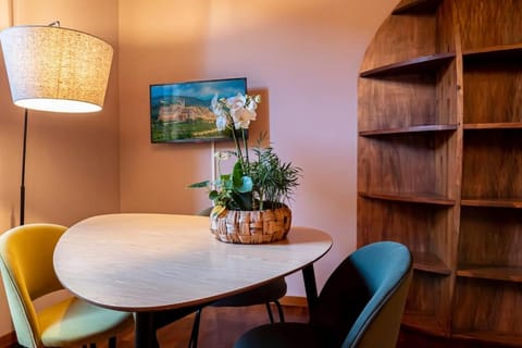 TV and multimedia, Living room, Dining area