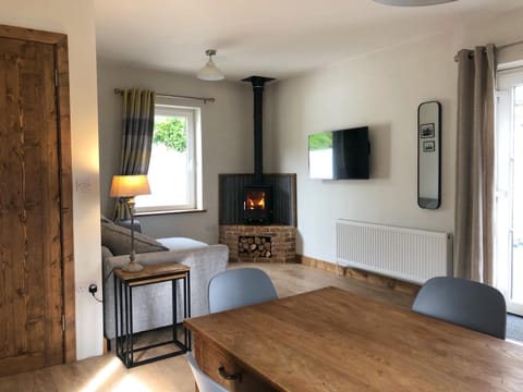 TV and multimedia, Living room, Dining area, flat iron