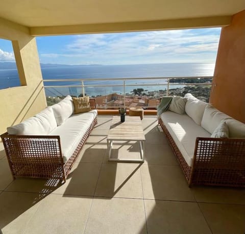 Paillote Perchée à 180 ° sur la mer Apartment in Ajaccio