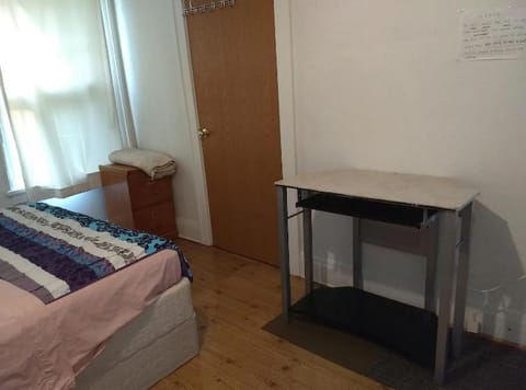 Non-Smokers Only Private Room 5 with Kitchen Best Price for 1 Long-Term Guest Bed and Breakfast in Ozark Mountains