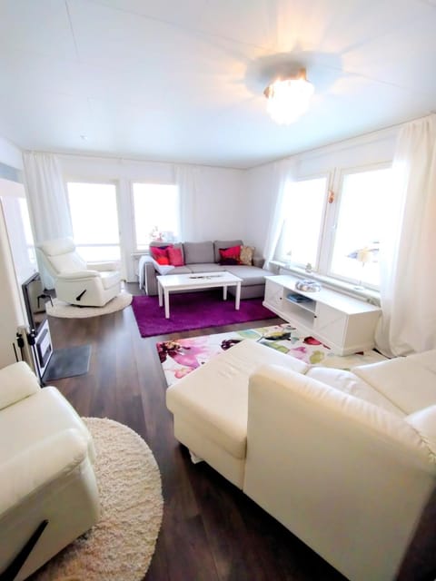 Seating area, Bedroom, flat iron